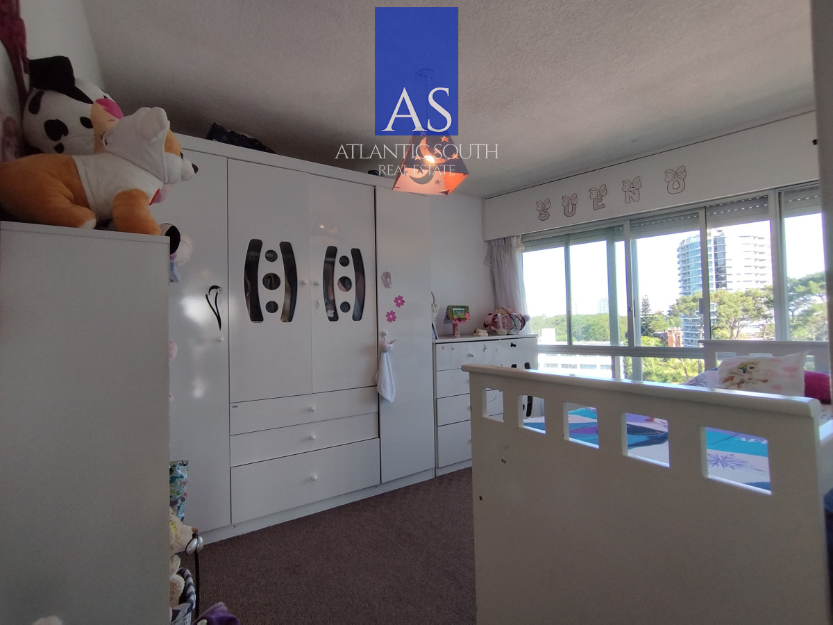 Apartamento ID.4074 - Apartamento de 3 dormitorios y dependencia zona shopping Punta del Este