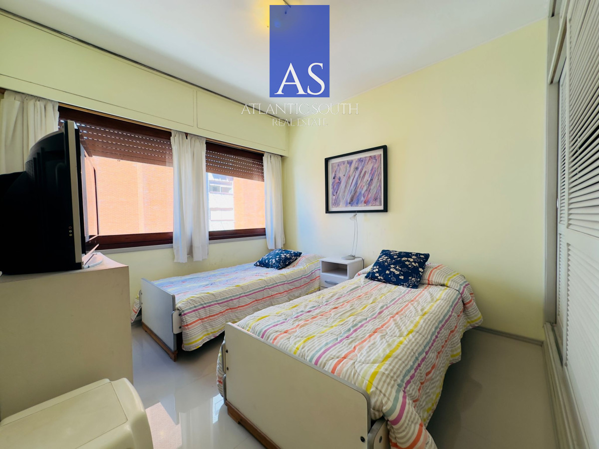 Apartamento ID.3390 - Apartamento de 2 dormitorios, reciclado, en venta, en Punta del Este