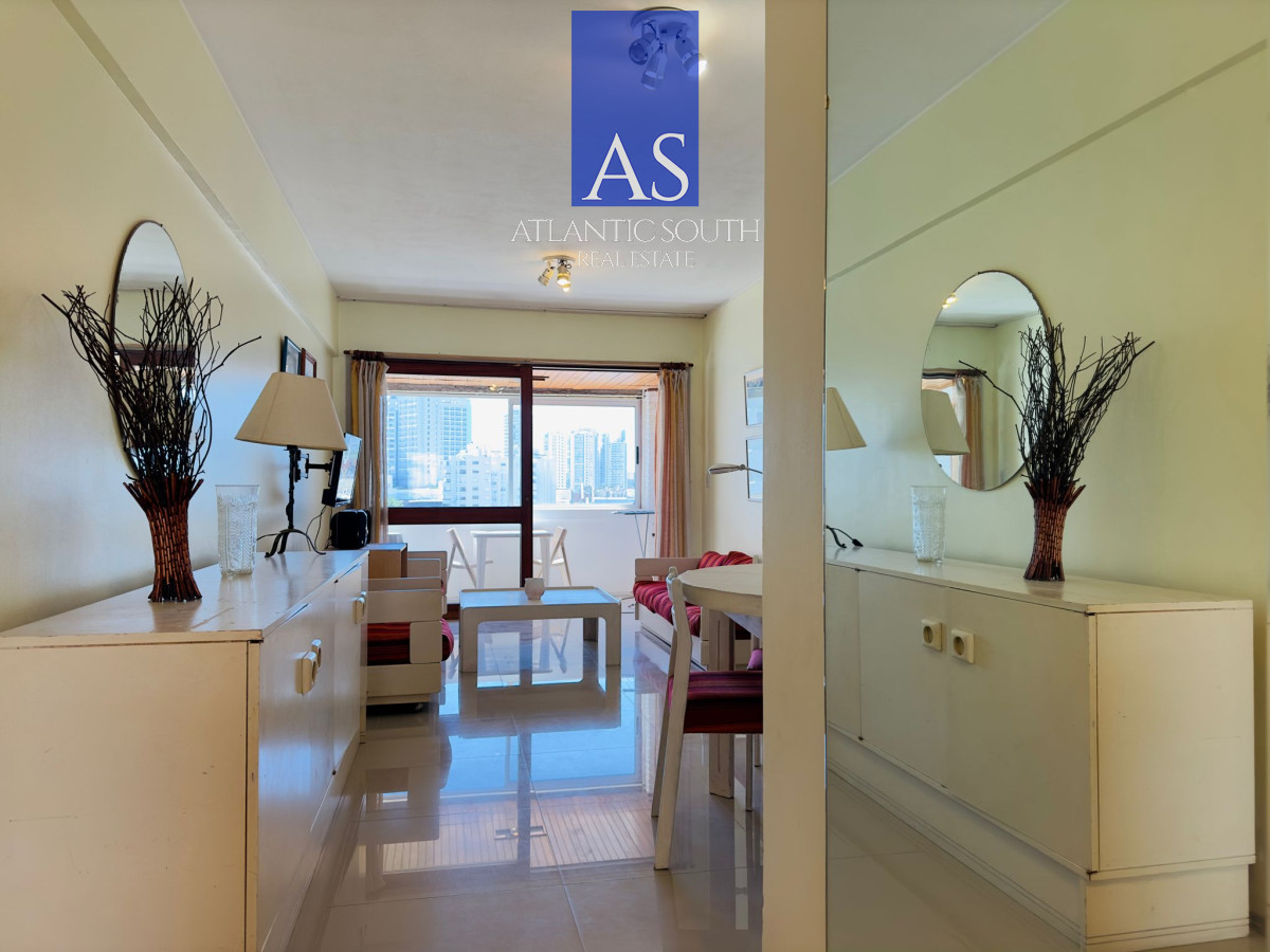 Apartamento ID.3390 - Apartamento de 2 dormitorios, reciclado, en venta, en Punta del Este