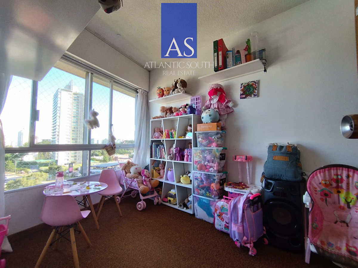 Apartamento ID.4074 - Apartamento de 3 dormitorios y dependencia zona shopping Punta del Este