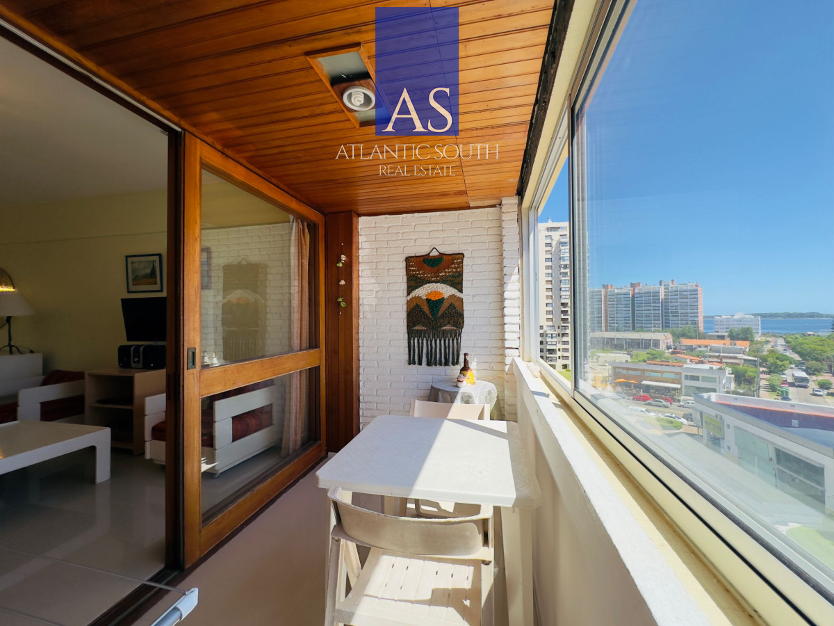 Apartamento ID.3390 - Apartamento de 2 dormitorios, reciclado, en venta, en Punta del Este