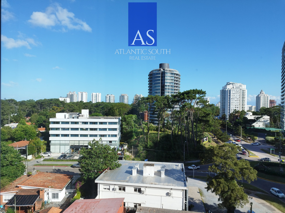 Apartamento ID.4074 - Apartamento de 3 dormitorios y dependencia zona shopping Punta del Este