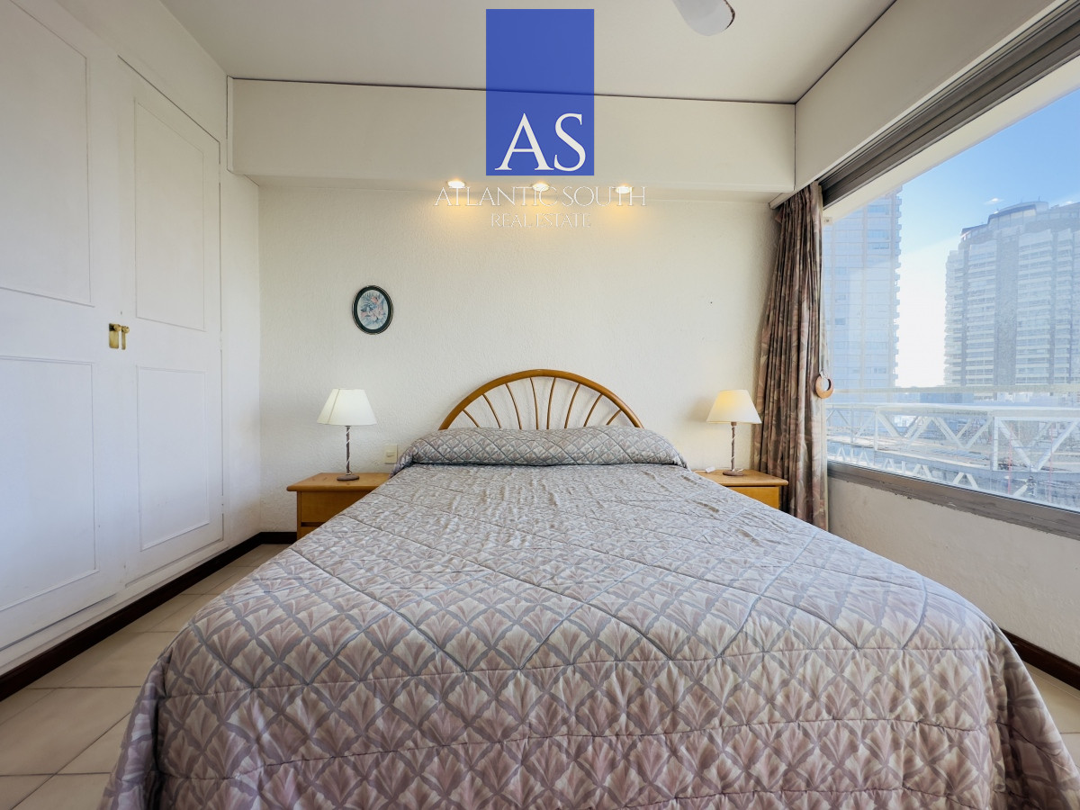 Apartamento ID.4104 - Apartamento en venta 2 dormitorios con vista y espacios amplios en Península Punta del Este