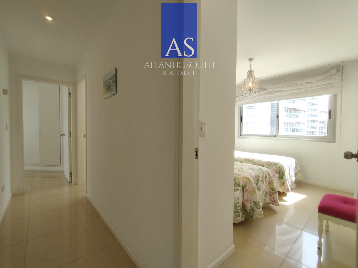 Apartamento ID.3109 - Apartamento moderno de 3 dormitorios cerca del mar Playa Mansa Punta del Este