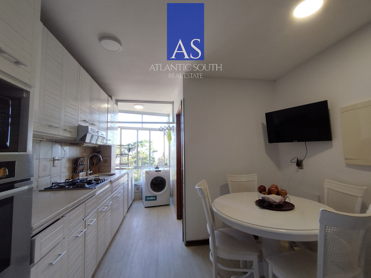 Apartamento ID.4074 - Apartamento de 3 dormitorios y dependencia zona shopping Punta del Este