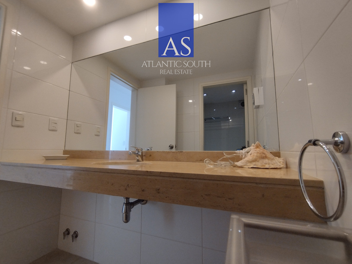 Apartamento ID.3109 - Apartamento moderno de 3 dormitorios cerca del mar Playa Mansa Punta del Este