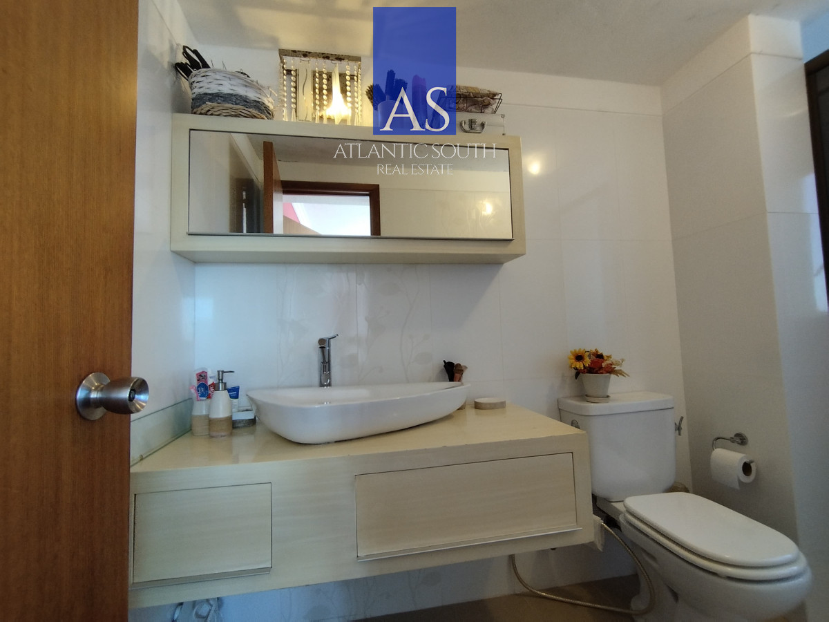 Apartamento ID.4074 - Apartamento de 3 dormitorios y dependencia zona shopping Punta del Este