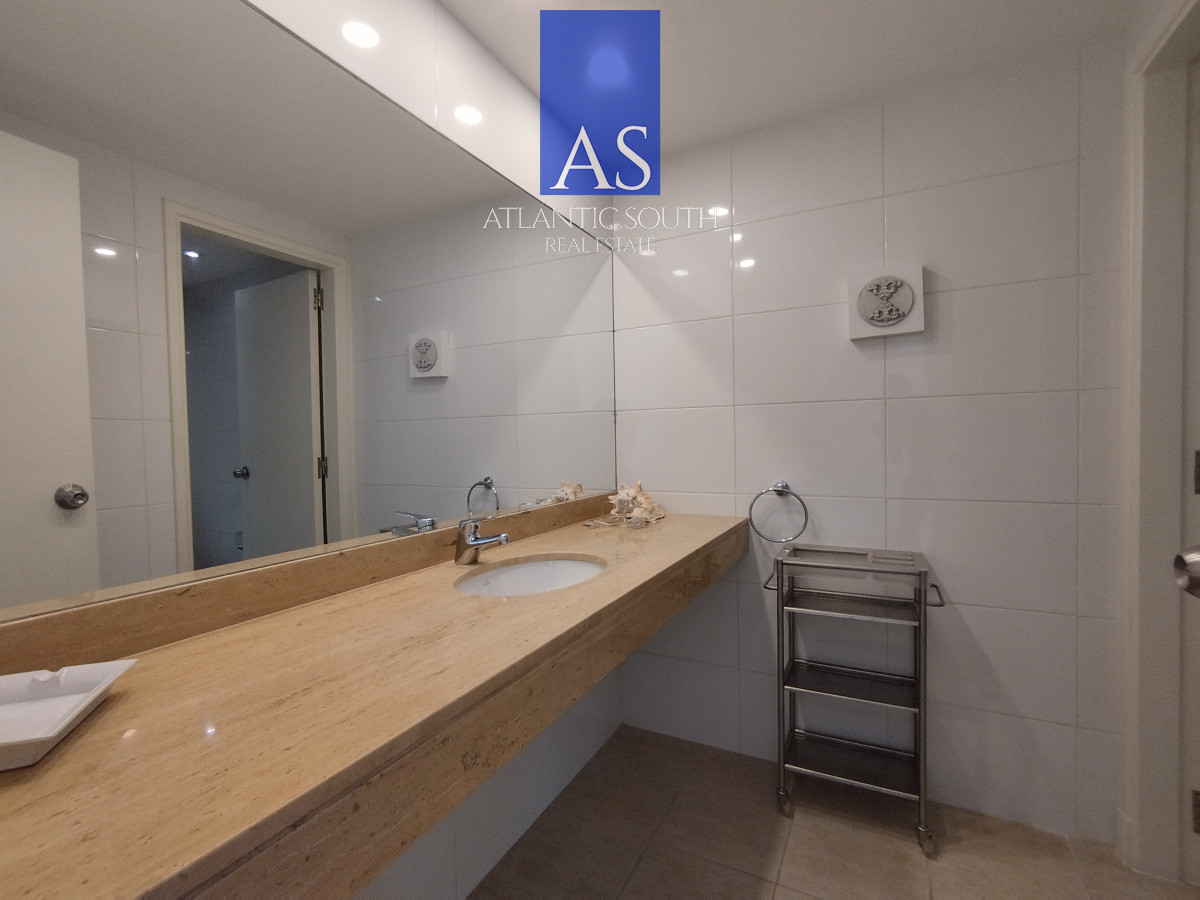 Apartamento ID.3109 - Apartamento moderno de 3 dormitorios cerca del mar Playa Mansa Punta del Este