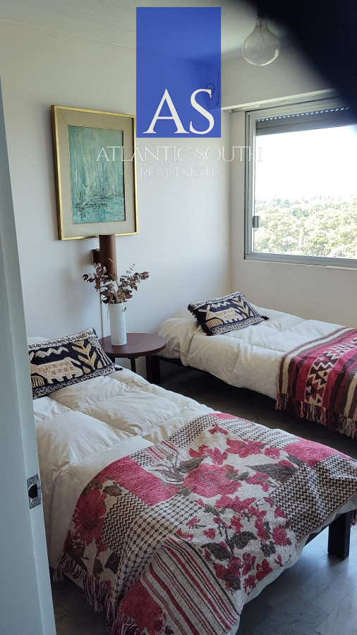 Apartamento ID.4072 - Apartamento de 3 dormitorios y servicio en venta en Punta del Este