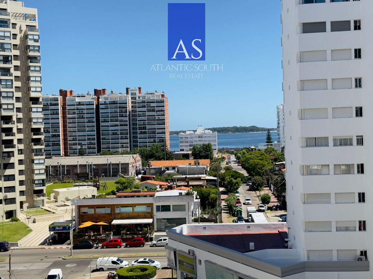 Apartamento ID.3390 - Apartamento de 2 dormitorios, reciclado, en venta, en Punta del Este
