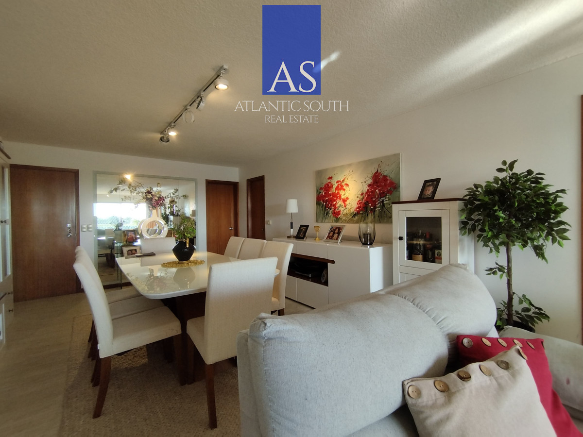 Apartamento ID.4074 - Apartamento de 3 dormitorios y dependencia zona shopping Punta del Este