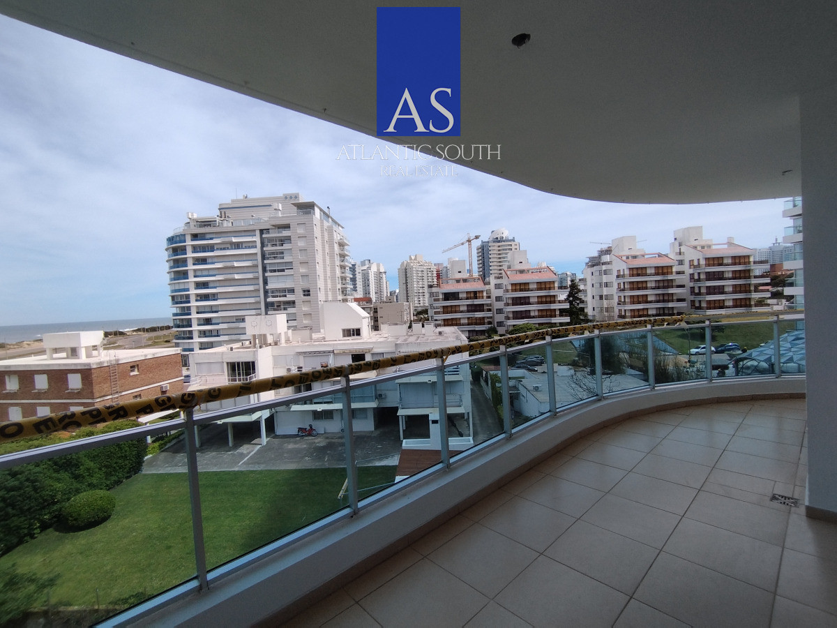 Apartamento ID.3109 - Apartamento moderno de 3 dormitorios cerca del mar Playa Mansa Punta del Este