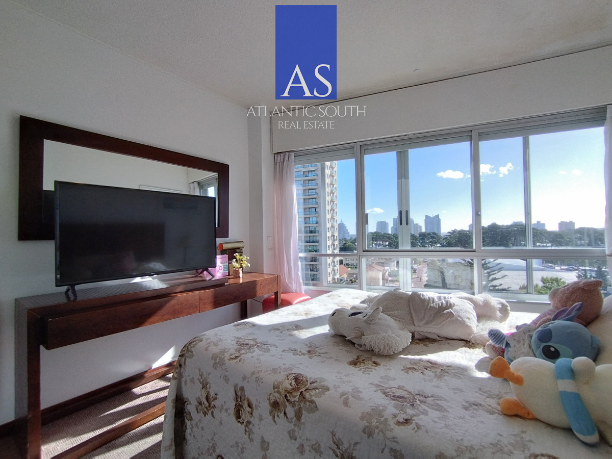 Apartamento ID.4074 - Apartamento de 3 dormitorios y dependencia zona shopping Punta del Este