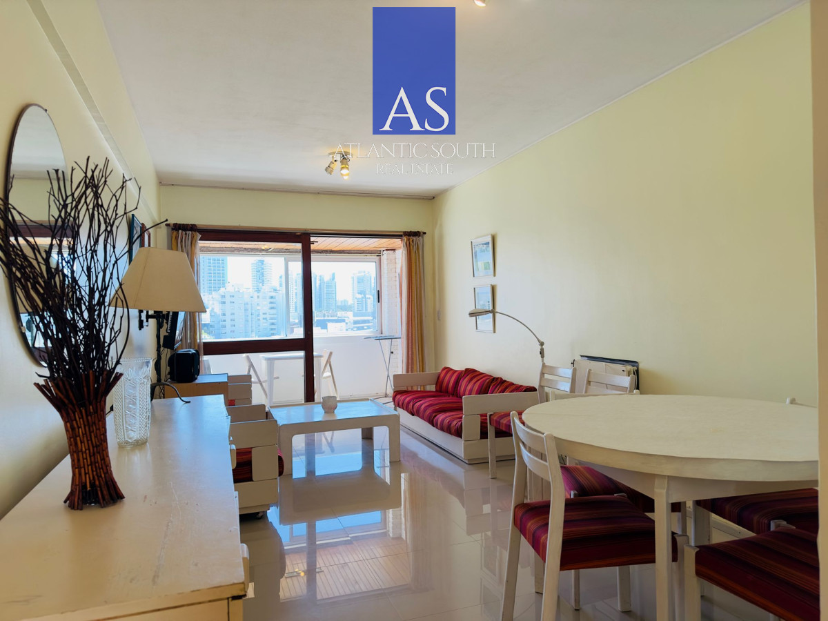 Apartamento ID.3390 - Apartamento de 2 dormitorios, reciclado, en venta, en Punta del Este