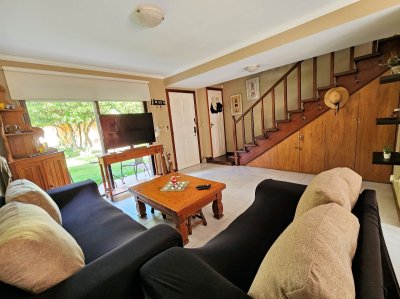 Casa en venta de 2 dormitorios y medio en complejo privado Playa Mansa en Punta del Este