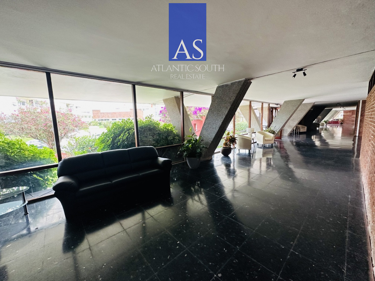 Apartamento ID.3390 - Apartamento de 2 dormitorios, reciclado, en venta, en Punta del Este