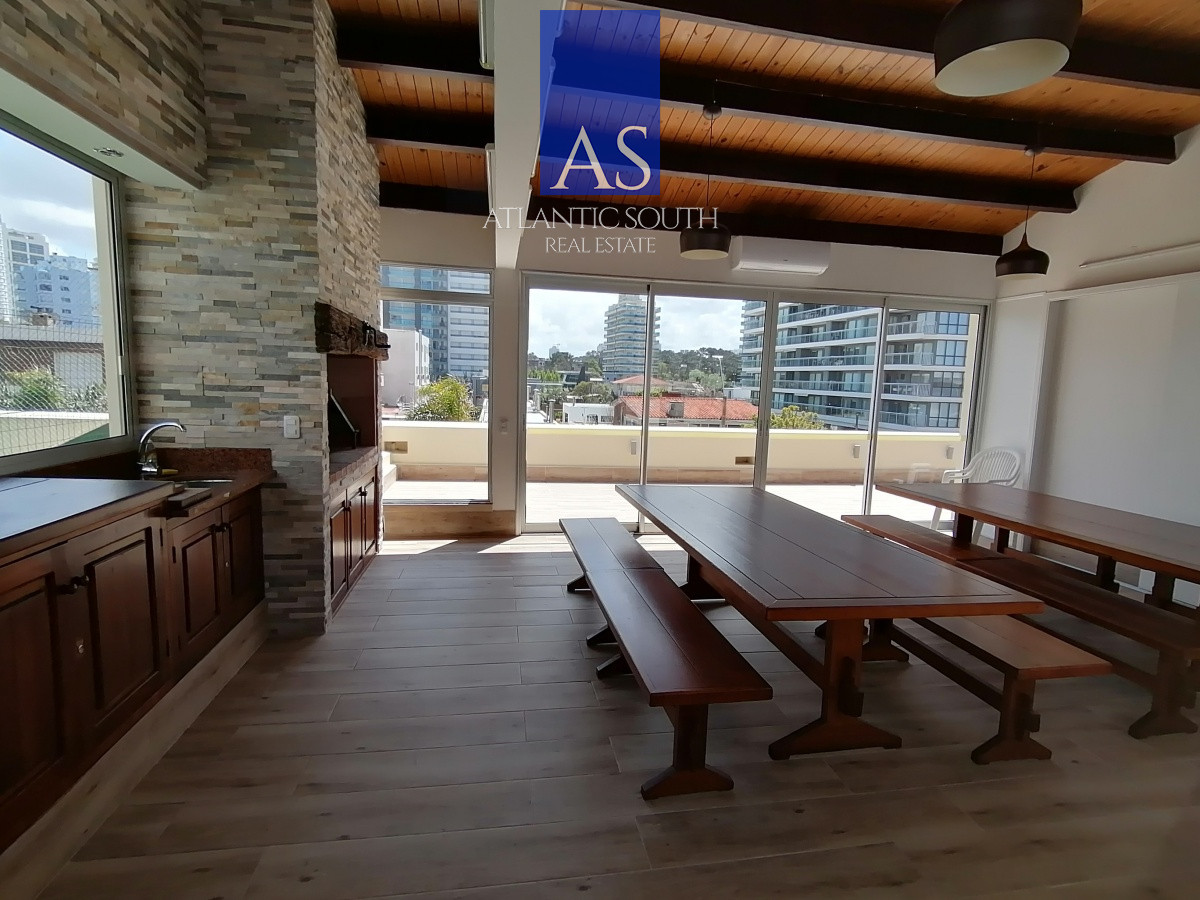 Apartamento ID.3144 - Apartamento de 3 dormitorios con vista al mar Playa Mansa Punta del Este