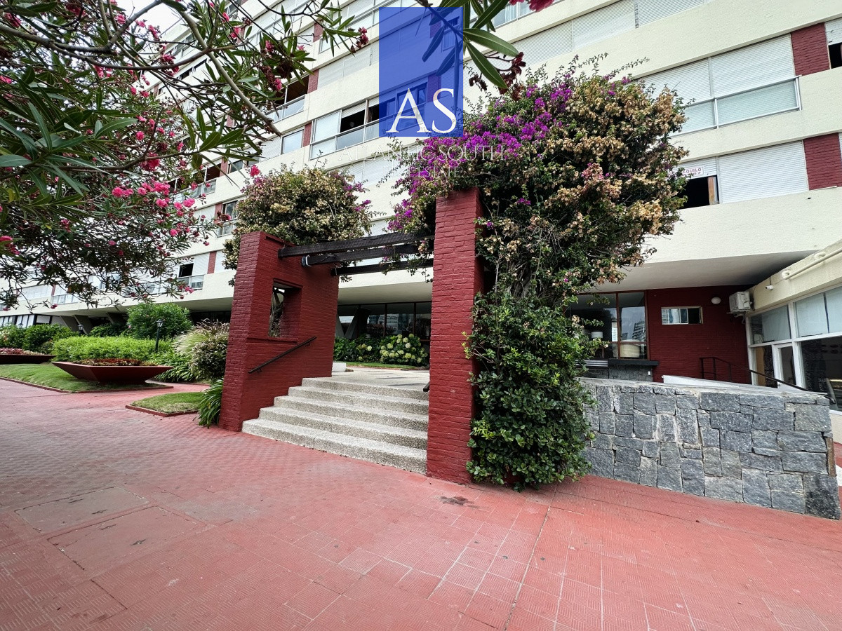 Apartamento ID.3390 - Apartamento de 2 dormitorios, reciclado, en venta, en Punta del Este