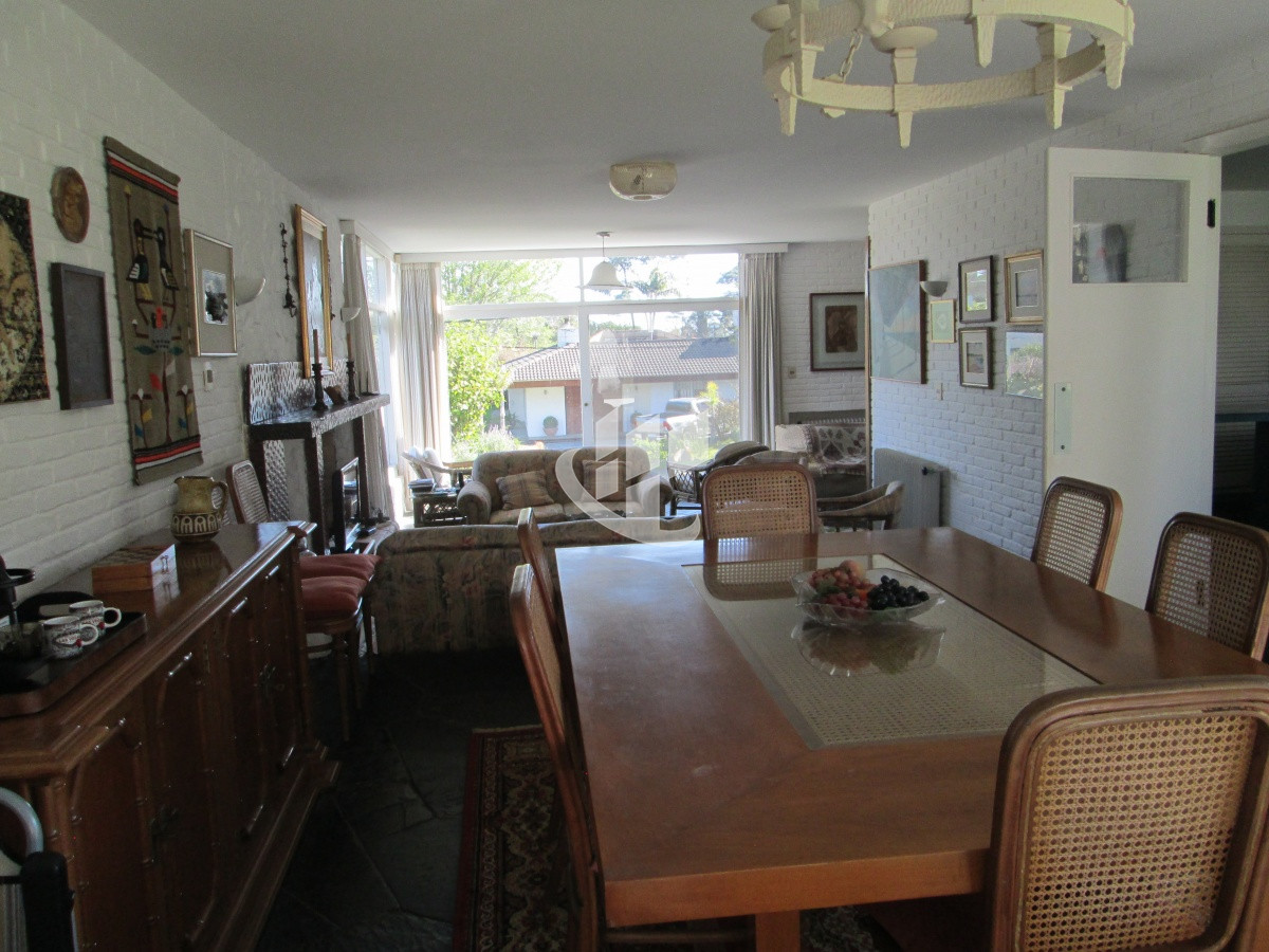 Casa ID.2971 - Casa en venta de 3 dormitorios y dependencia en Punta del Este