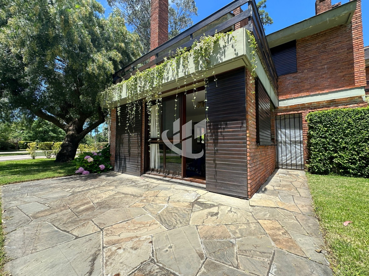 Casa ID.2882 - Alquiler de Temporada en Punta del este.