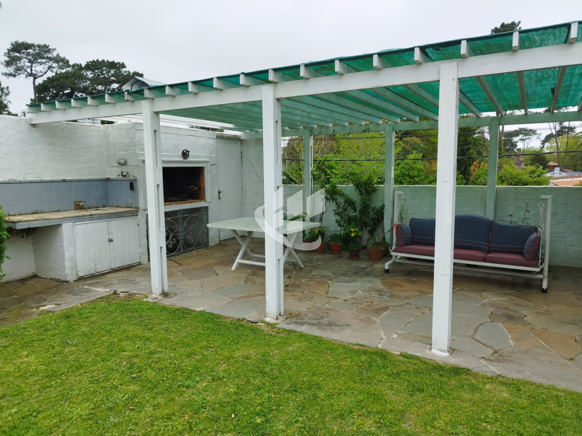 Casa ID.2971 - Casa en venta de 3 dormitorios y dependencia en Punta del Este
