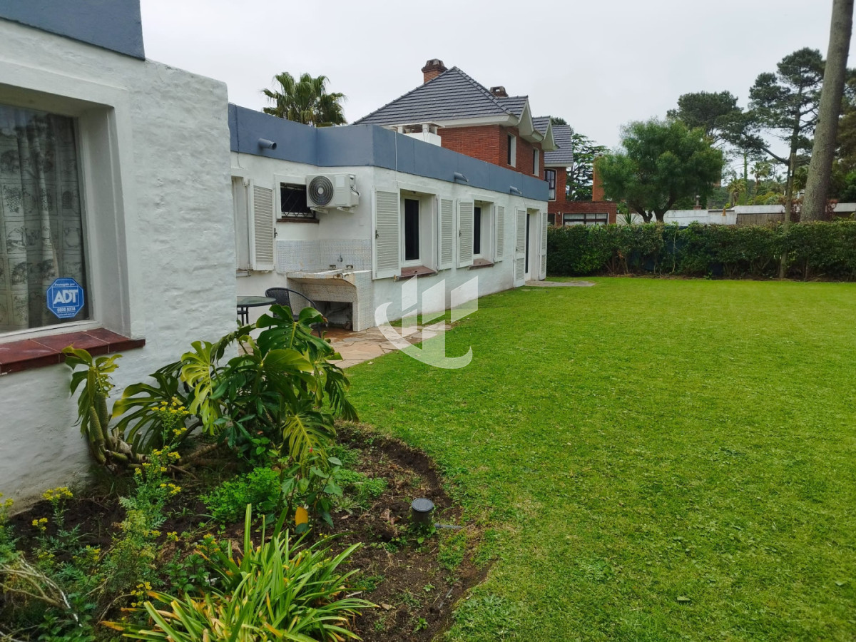 Casa ID.2971 - Casa en venta de 3 dormitorios y dependencia en Punta del Este
