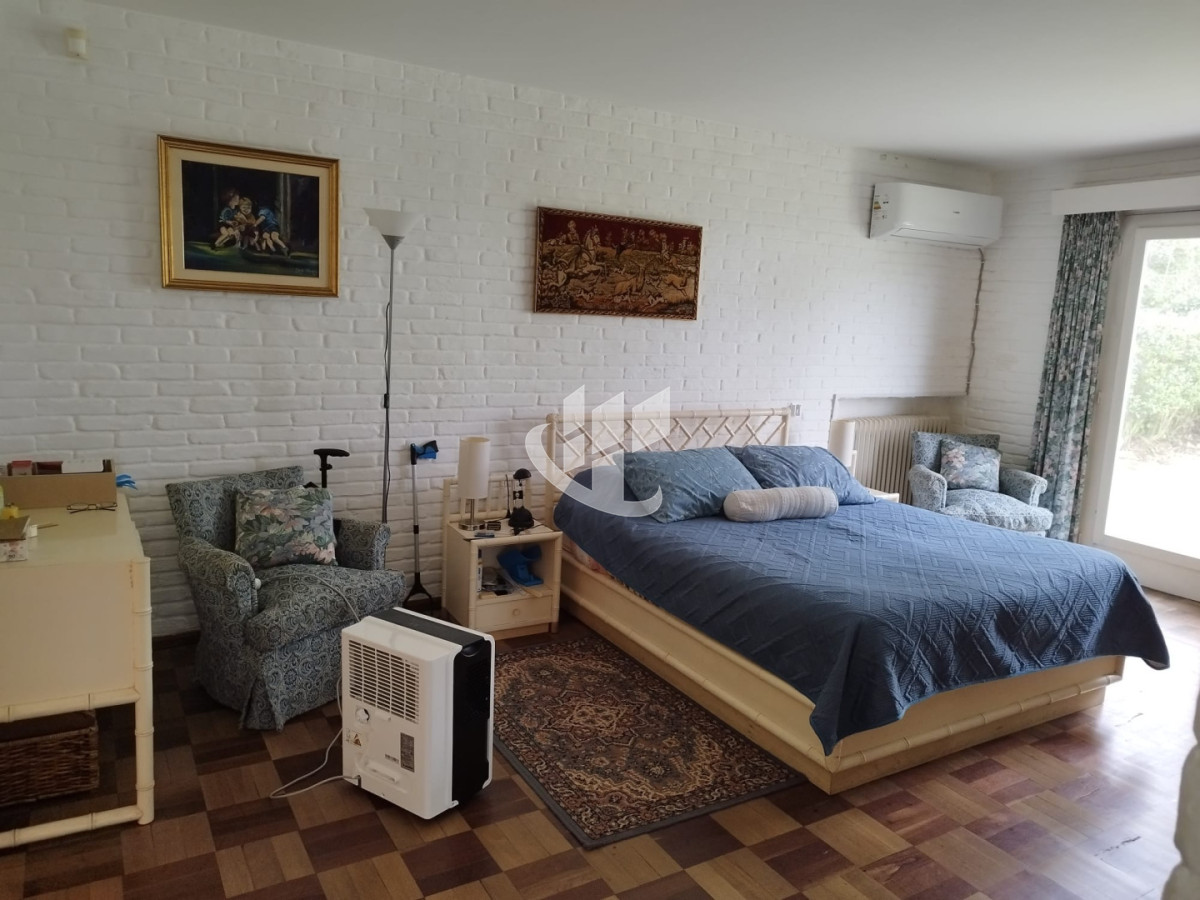 Casa ID.2971 - Casa en venta de 3 dormitorios y dependencia en Punta del Este