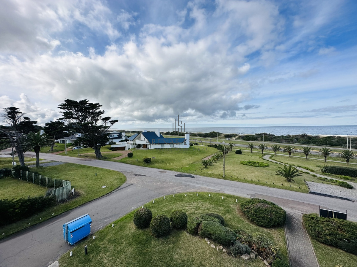 Apartamento ID.3928 - Venta y alquiler  de apartamento de 4 dormitorios en Punta de Este