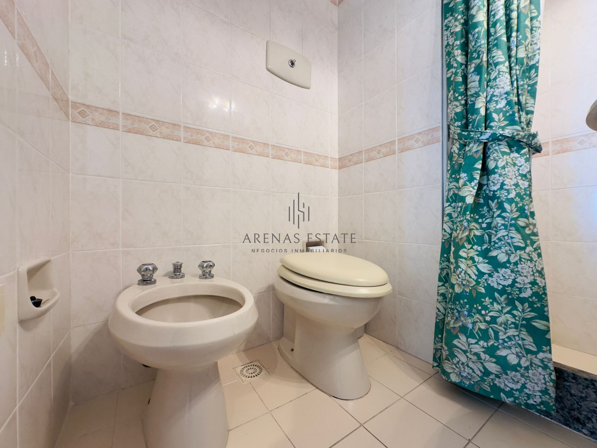 Apartamento ID.2663 - Apto en venta de 2 dormitorios, 2 baños, Punta del este. 