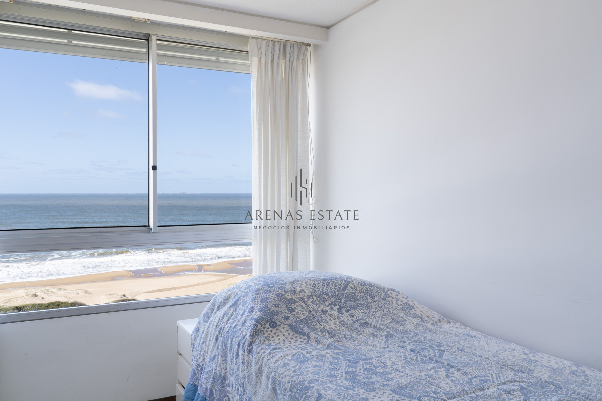 Apartamento ID.4382 - Venta de apartamento de 3 dormitorios y dep. de servicio en Punta del Este