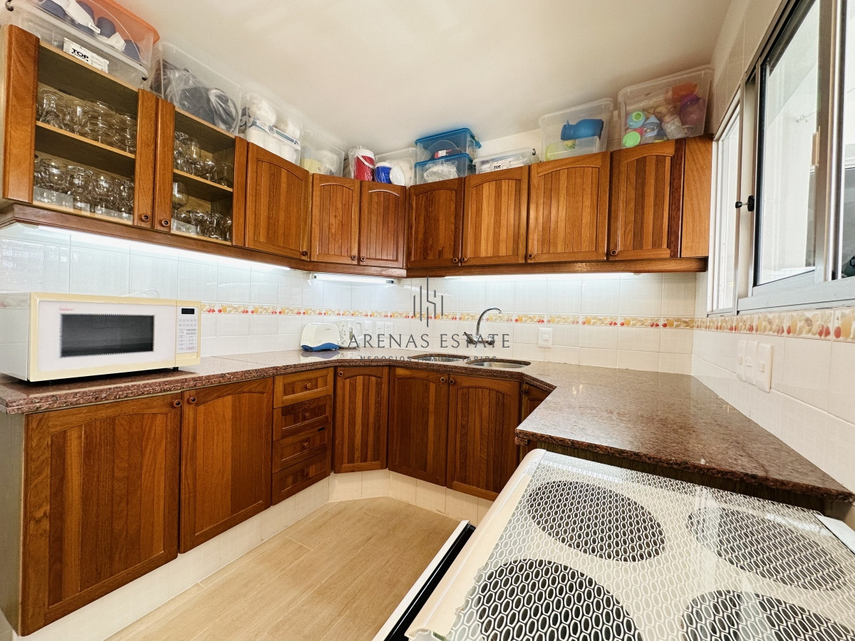 Apartamento ID.3928 - Venta y alquiler  de apartamento de 4 dormitorios en Punta de Este
