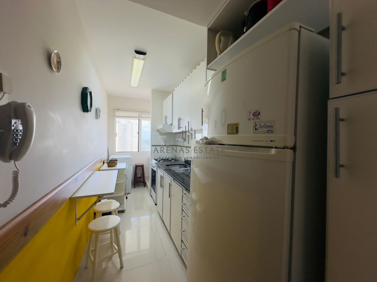 Apartamento ID.4265 - Alquiler y venta de apartamento de 2 dormitorios en Punta del Este.