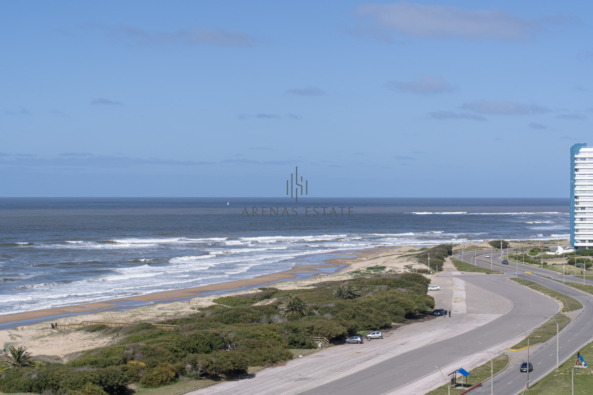 Apartamento ID.4382 - Venta de apartamento de 3 dormitorios y dep. de servicio en Punta del Este