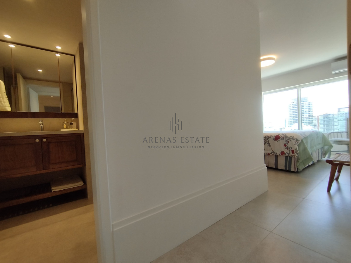 Apartamento ID.3406 - Apartamento de 3 dormitorios en primera linea en  venta en Punta del Este 