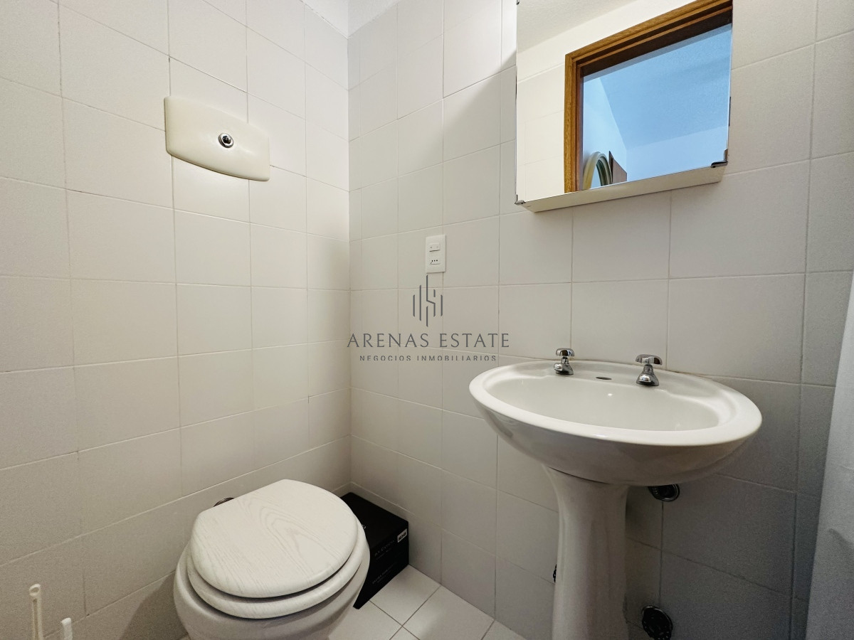 Apartamento ID.3928 - Venta y alquiler  de apartamento de 4 dormitorios en Punta de Este