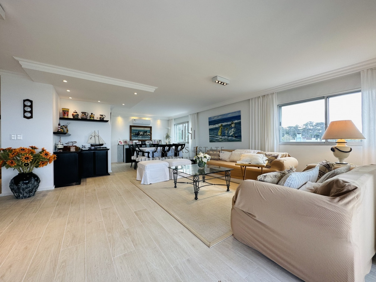 Apartamento ID.3928 - Venta y alquiler  de apartamento de 4 dormitorios en Punta de Este