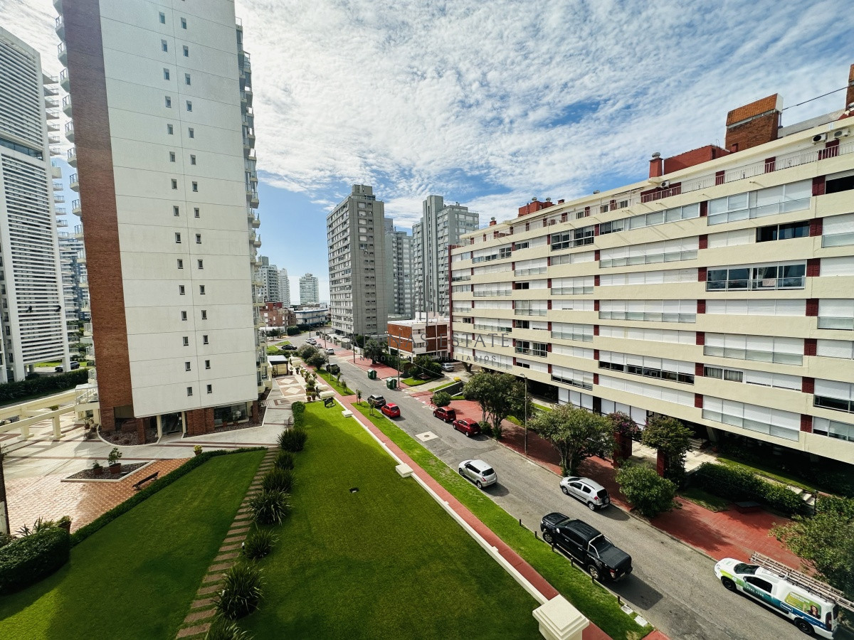 Apartamento ID.3542 - Alquiler y venta de apartamento de 1 dormitorio y medio en Punta del Este