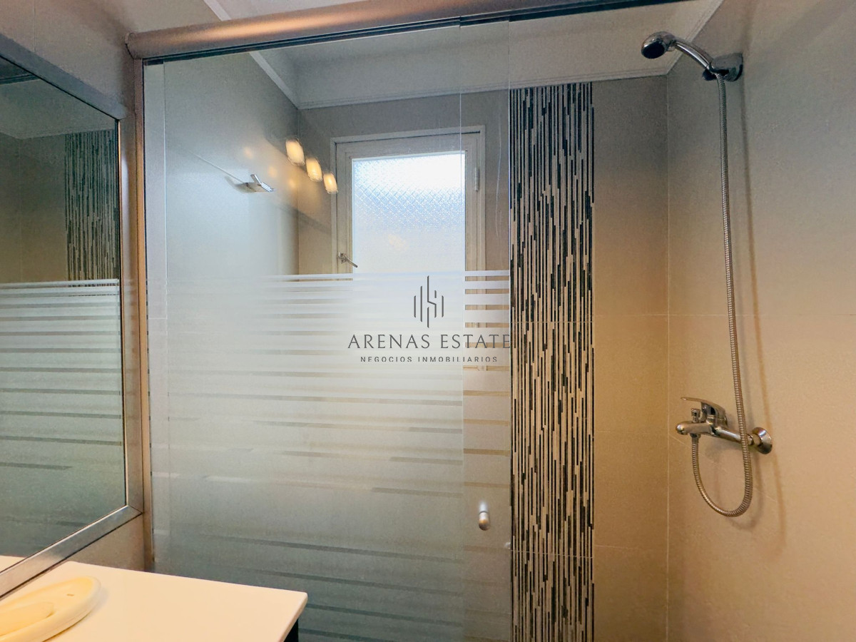 Apartamento ID.4265 - Alquiler y venta de apartamento de 2 dormitorios en Punta del Este.