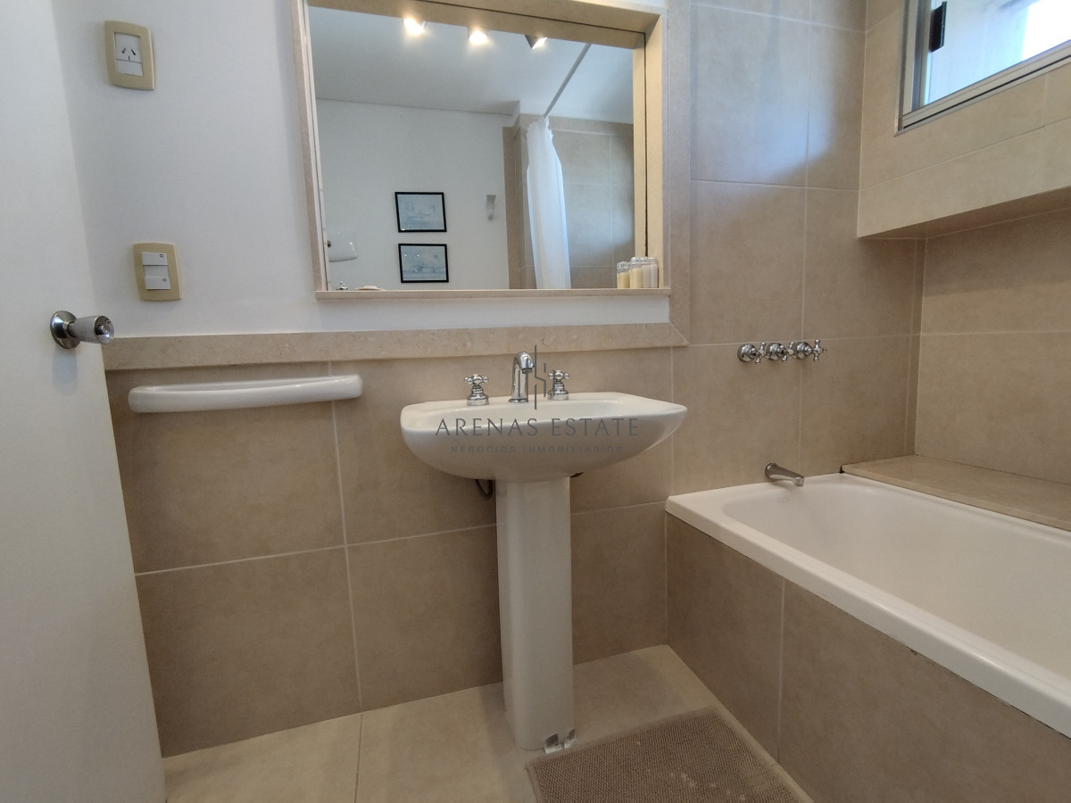 Apartamento ID.4390 - Apartamento de 3 dormitorios en venta y en alquiler en Punta del Este