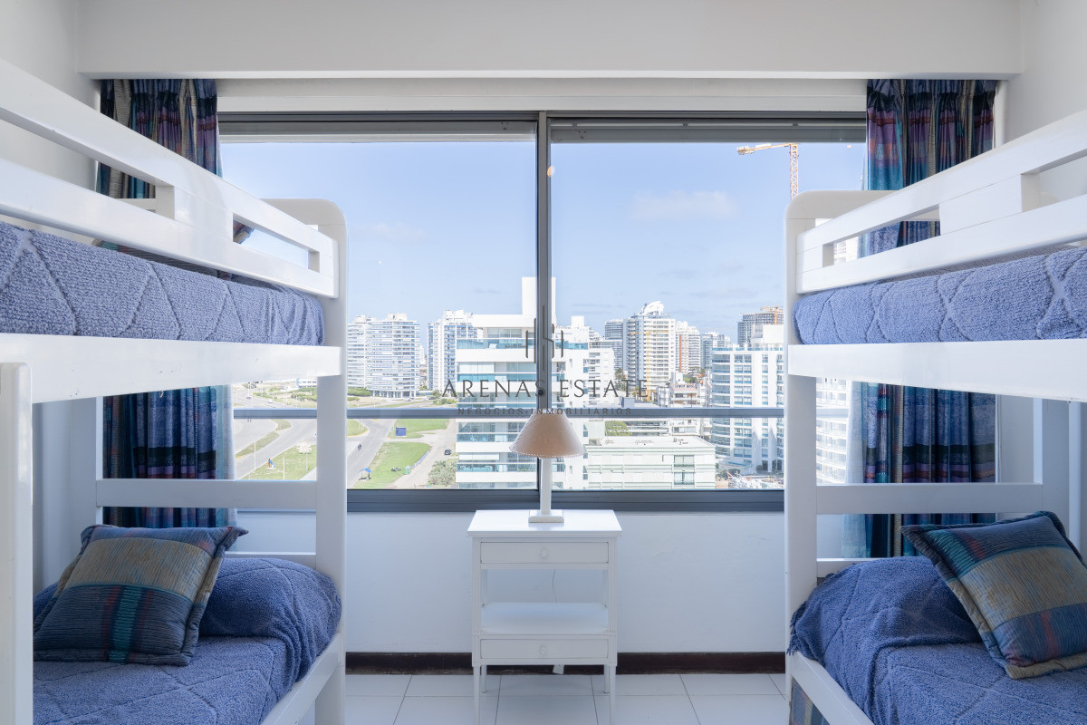 Apartamento ID.4382 - Venta de apartamento de 3 dormitorios y dep. de servicio en Punta del Este