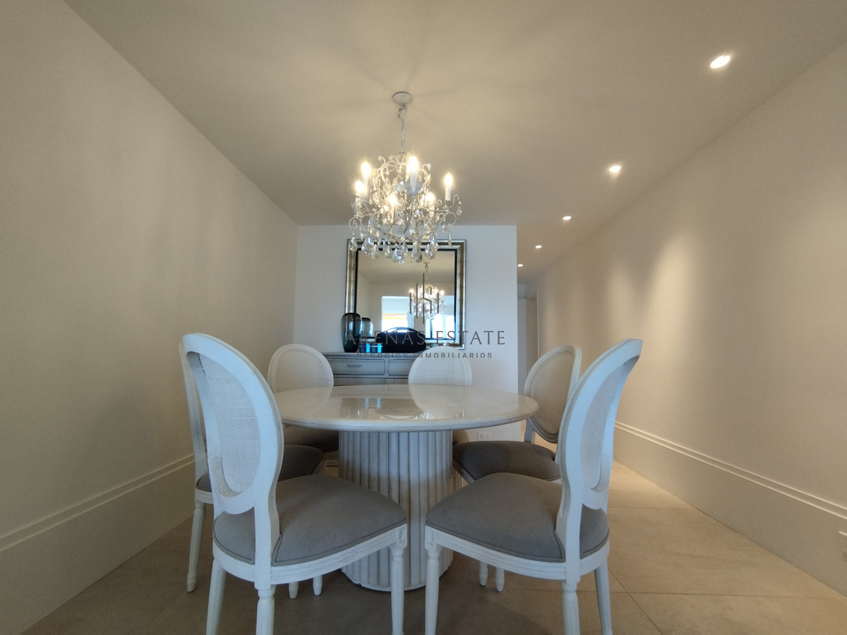Apartamento ID.3406 - Apartamento de 3 dormitorios en primera linea en  venta en Punta del Este 