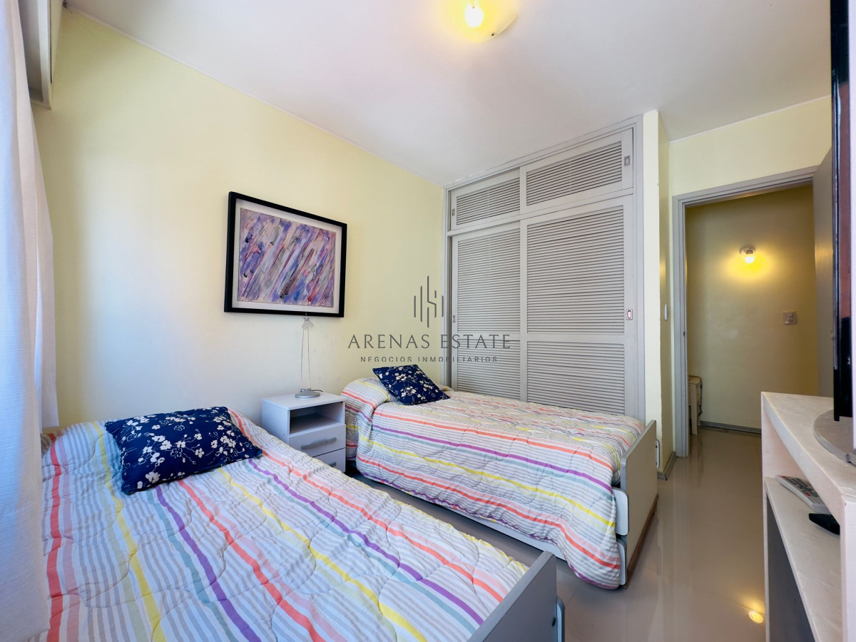 Apartamento ID.2394 - Apartamento de 2 dormitorios, reciclado, en venta, en Punta del Este