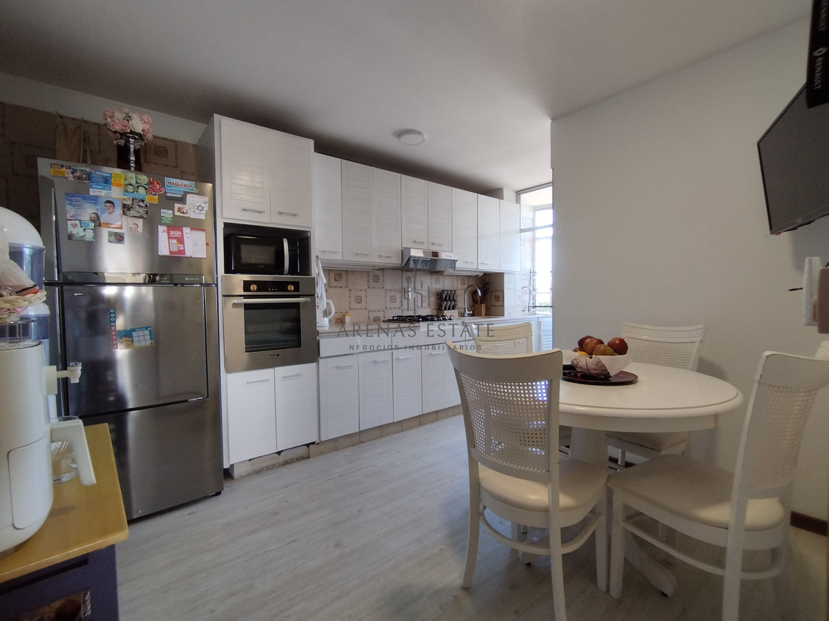 Apartamento ID.3555 - Apartamento de 3 dormitorios y dep en venta en Punta del Este