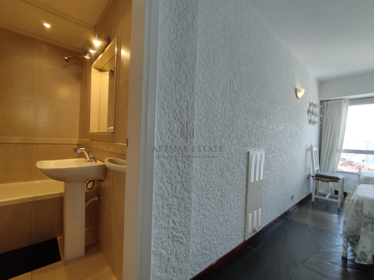 Apartamento ID.4390 - Apartamento de 3 dormitorios en venta y en alquiler en Punta del Este