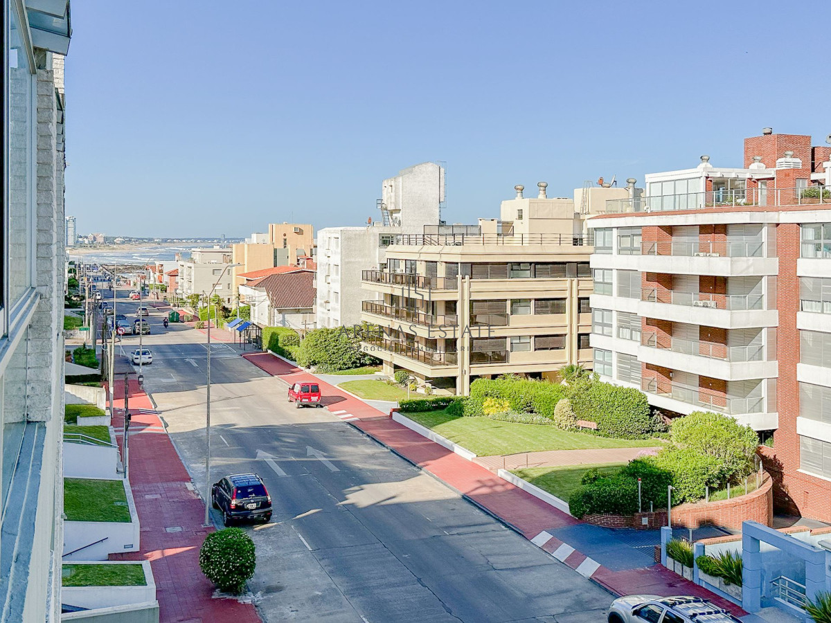 Apartamento ID.3782 - Penthouse en venta en Peninsula, 3 dormitorios, 3 baños, garaje