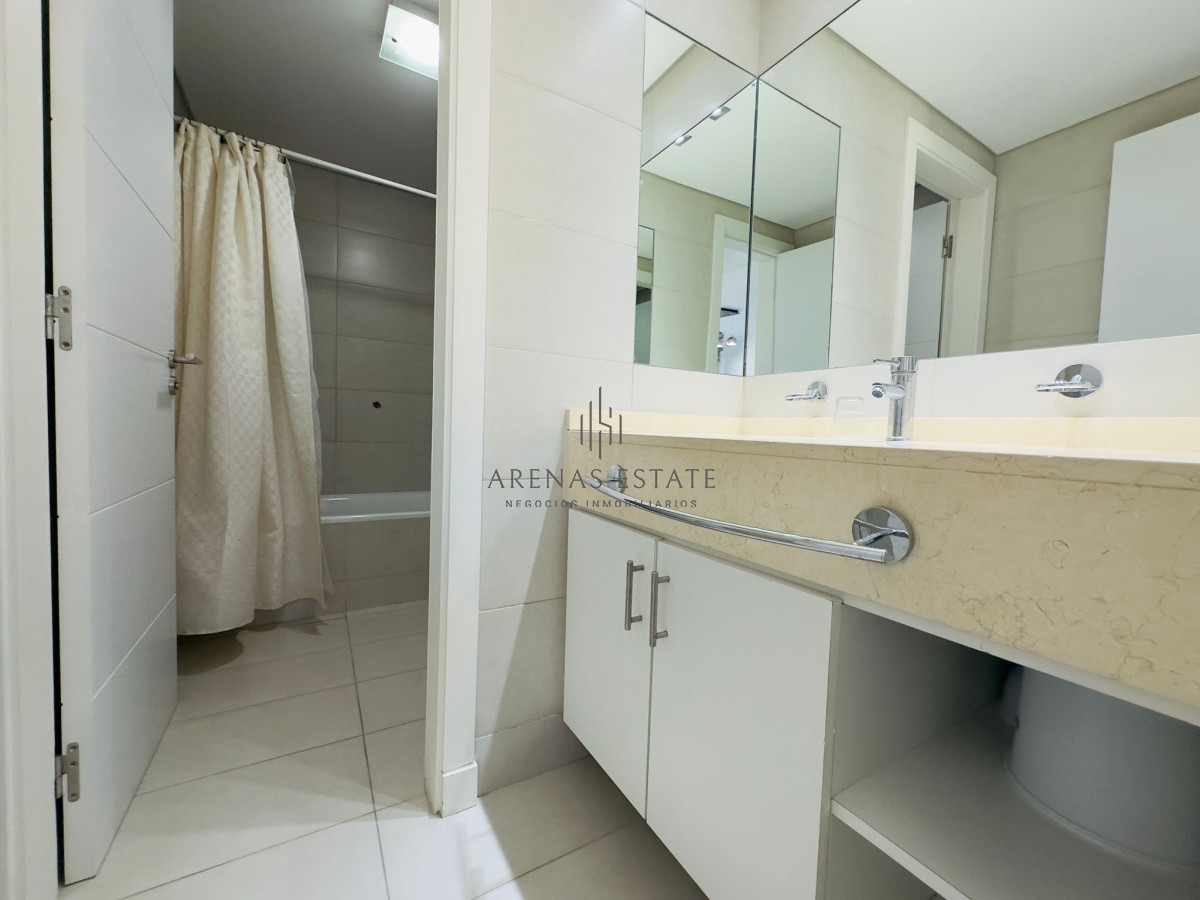 Apartamento ID.4249 - Alquiler y Venta de apartamento de dos dormitorios en Punta del Este