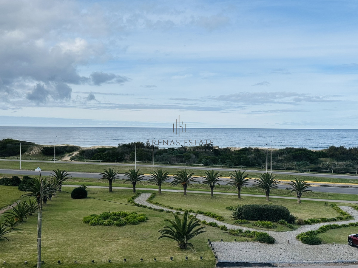 Apartamento ID.3928 - Venta y alquiler  de apartamento de 4 dormitorios en Punta de Este