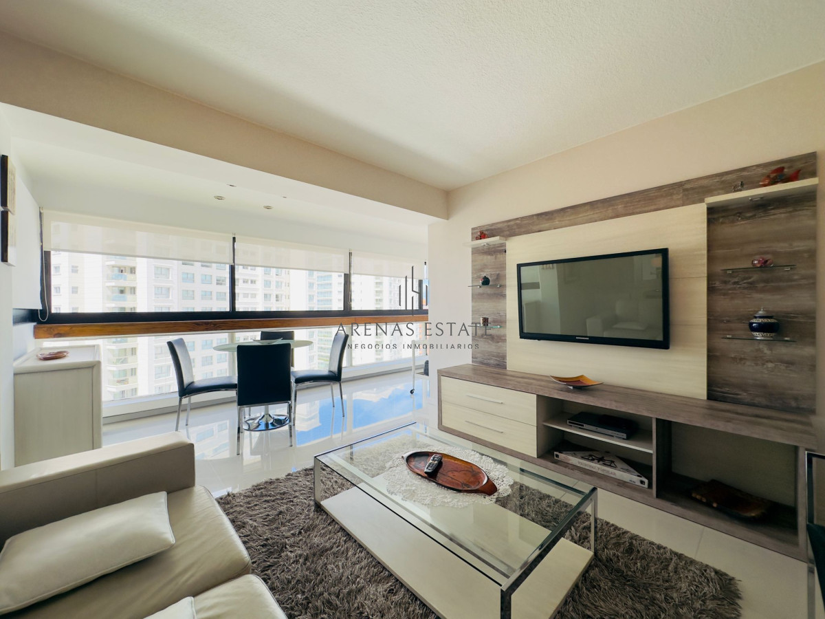Apartamento ID.4265 - Alquiler y venta de apartamento de 2 dormitorios en Punta del Este.