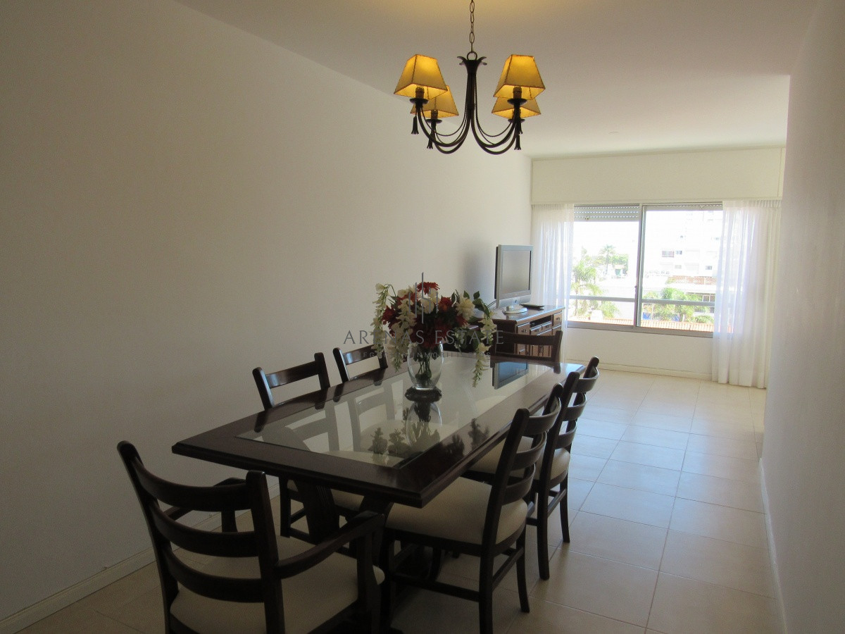Apartamento ID.4227 - Apartamento en venta  de dos dormitorios en Punta del Este