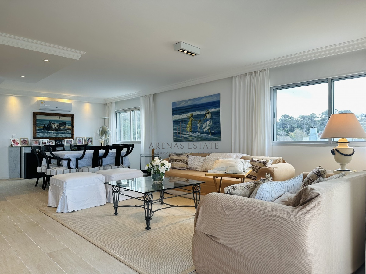 Apartamento ID.3928 - Venta y alquiler  de apartamento de 4 dormitorios en Punta de Este